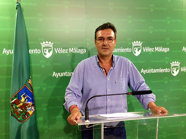 El concejal de Recursos Humanos, Manuel Gutiérrez, en rueda de prensa.