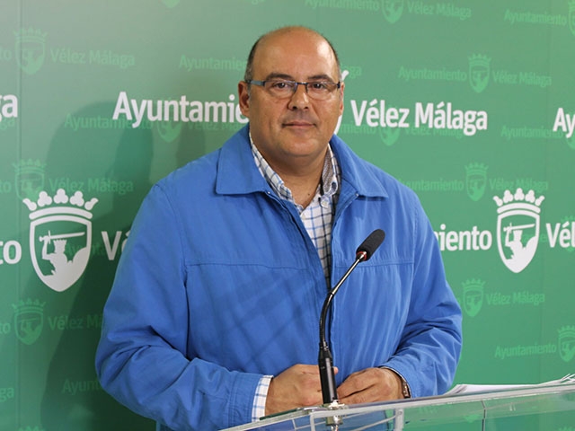 El concejal secretario de la Junta de Gobierno Local, Jesús Lupiáñez, en rueda de prensa