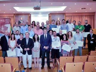 El Salón de Plenos del Ayuntamiento de Vélez Málaga ha acogido la clausura de los programas formativos "Social Media Networker” y “Diagnóstico y planes de acción para la mejora de la competitividad de las PYMEs ante la crisis”