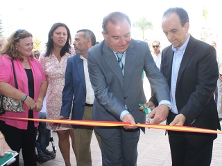 El alcalde y el consejero de Turismo inauguran el nuevo edificio de la antigua fábrica de azúcar de Torre del Mar